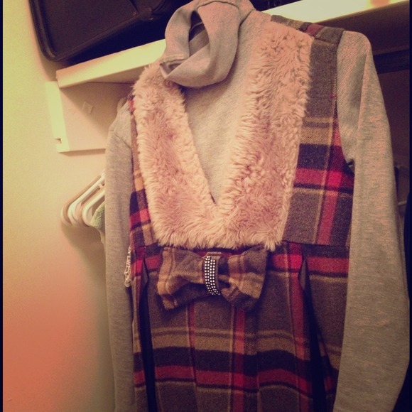 a dress with one shirt，as shown in the picture