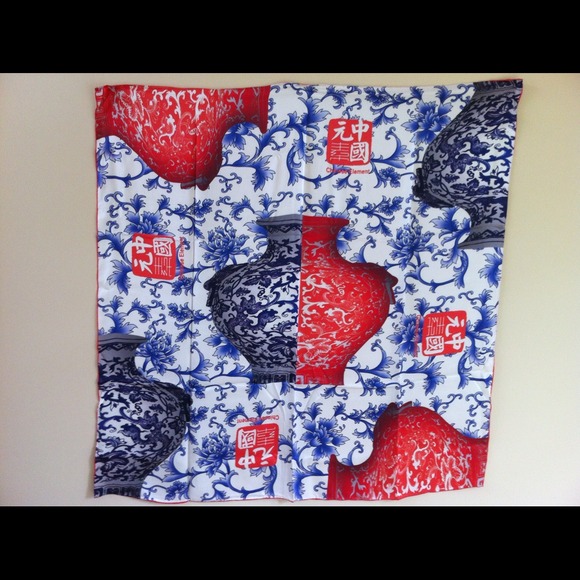 Chalk Hoopoe Hop Silk Scarf | 90cm x 90cm 100% Silk Double  Hop hop ! Handmade 100%silk scarf ！