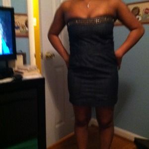 Causal dress with bronze beeds at breast