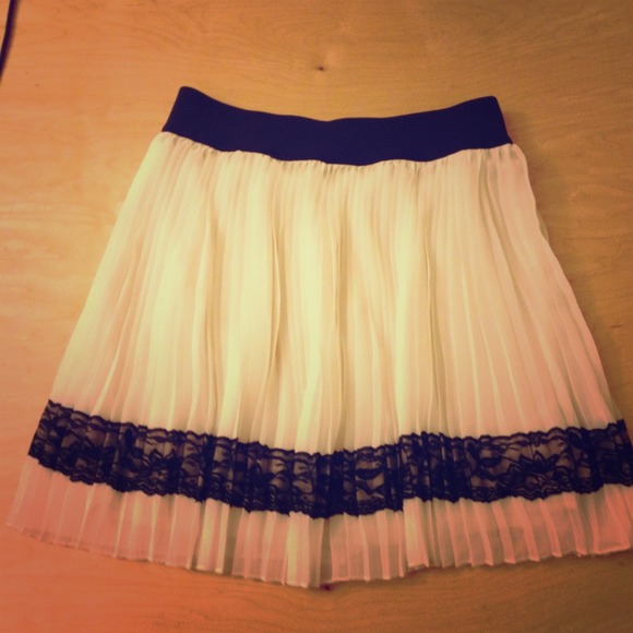 NWOT White Pleated Skirt!