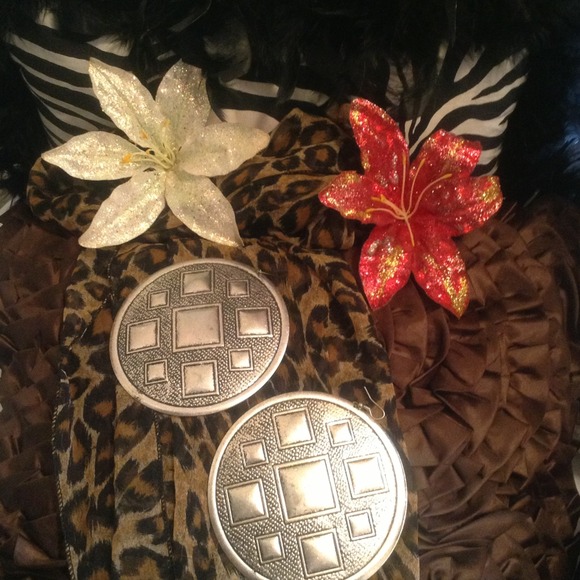 @landrifter shield earrings included in bundle - Picture 2 of 4