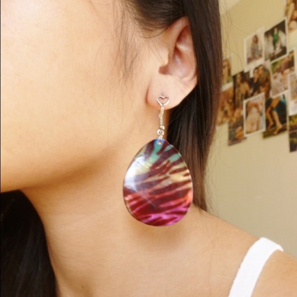 💥CLEARANCE💥Colorful Zebra Print Shell Earrings - Picture 3 of 3