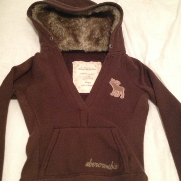 Abercrombie Sweater with fur. Kids large