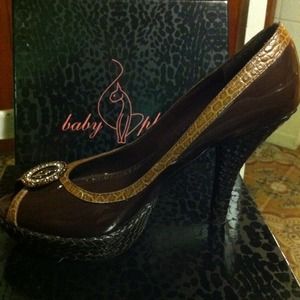 Baby phat awsome dark brown pep toe shoe.