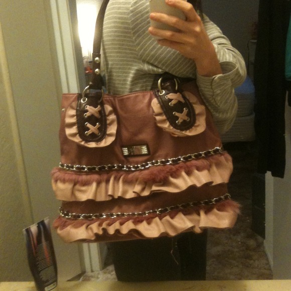 NICOLE LEE - Picture 3 of 4