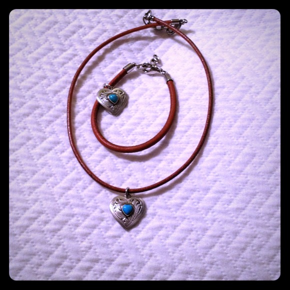 NWOT Necklace and bracelet