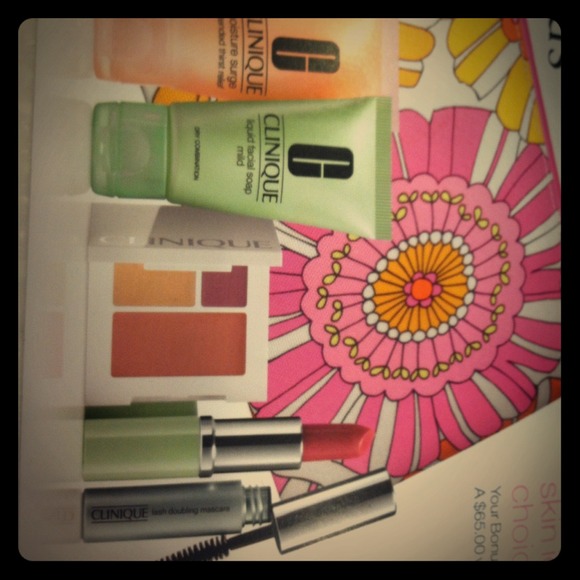 Skincare, makeup gift! Only $25! - Picture 1 of 1