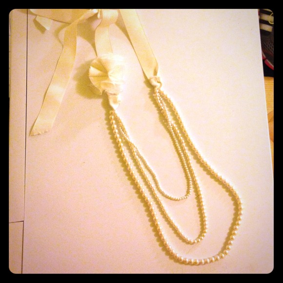 American Eagle Outfitters Jewelry - Ribbon/pearl multi-strand necklace.