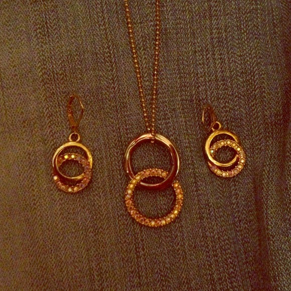 Gold colored and rhinestone circle set.