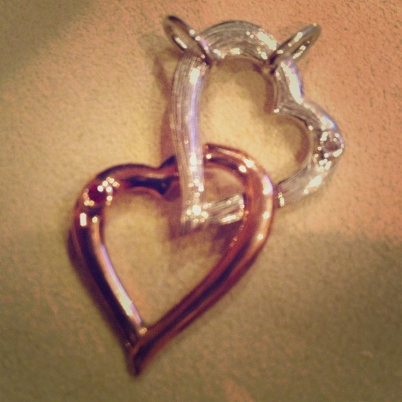 Interlocking hearts💕