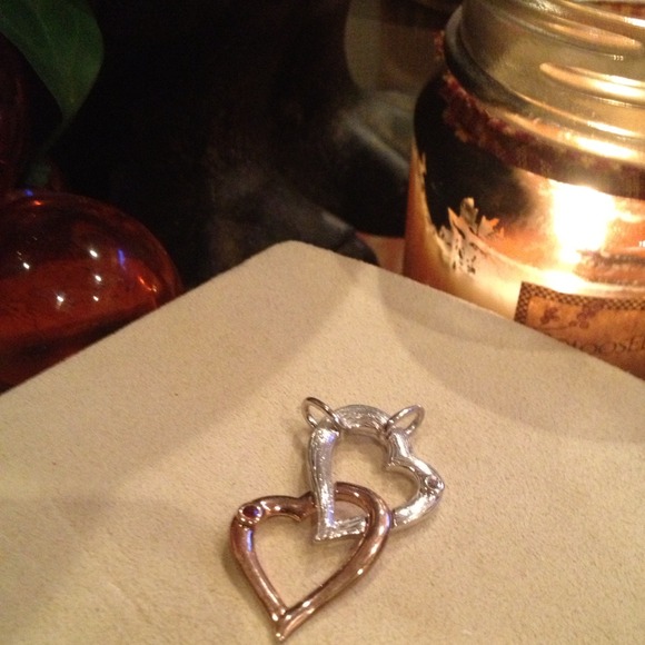 Interlocking heartsđ - Picture 2 of 2