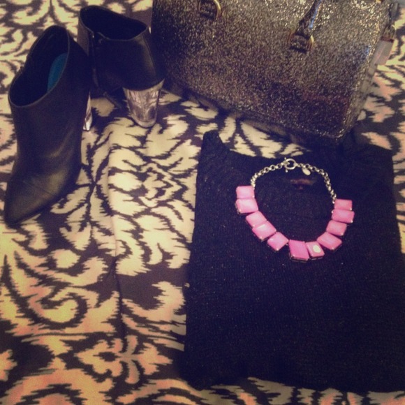 💠REDUCED💠 New Black Glitter Cut out Top