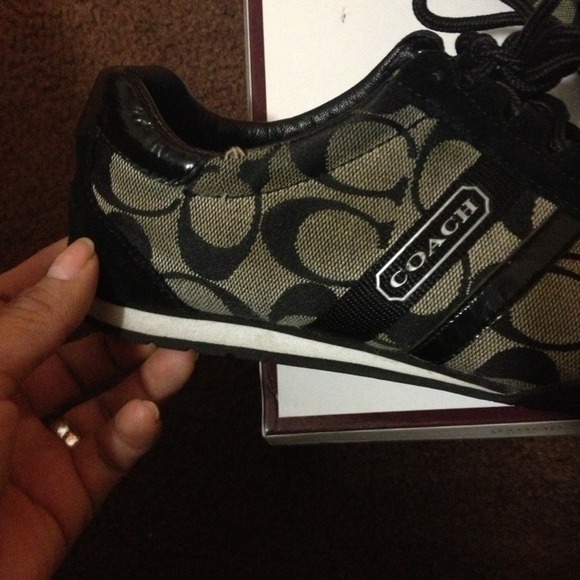 **** Sold Coach sneakers 5.5 - Picture 2 of 4
