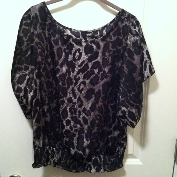 👚SOLD👚Leopard Print Top