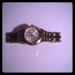 A gold authentic watch that you can show off like!