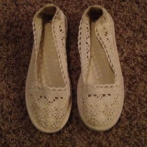 Cream crochet flats