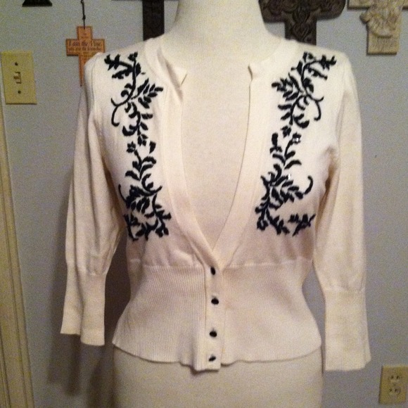 Off white sweater with black beading