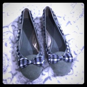 NEW TOMMY HILFIGER FLATS