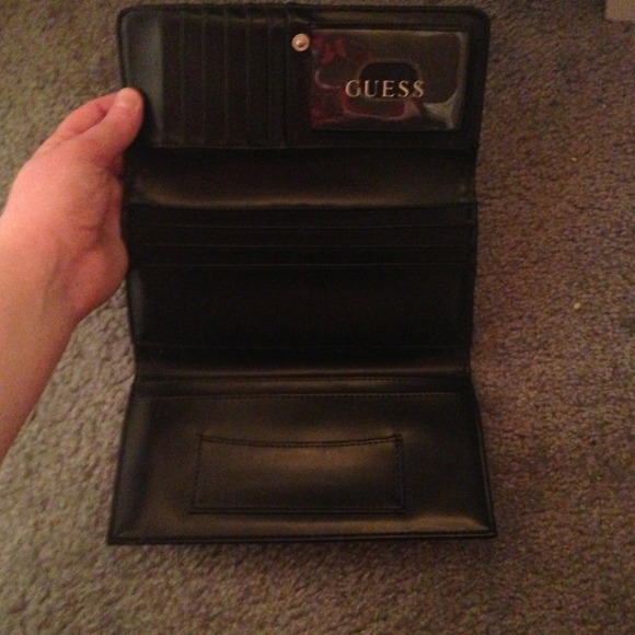 Black leather guess wallet - Picture 2 of 3