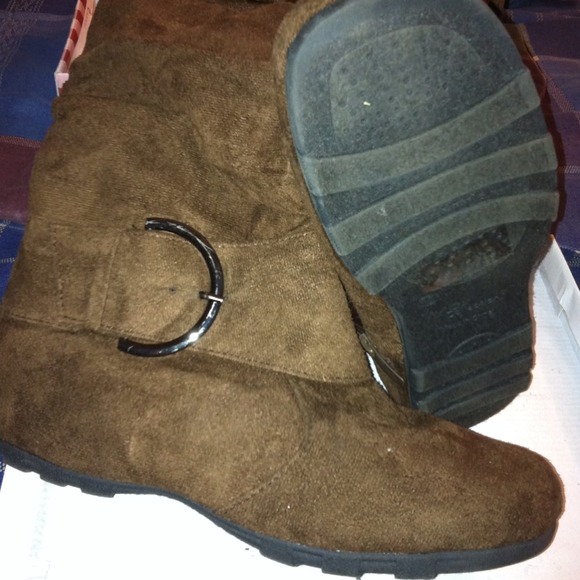 Boots - Picture 2 of 2