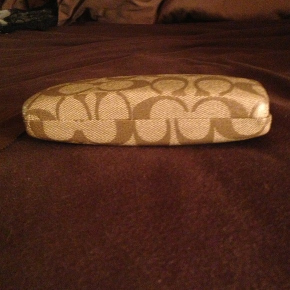 Authentic coach sunglasses case with lens cloth! - Picture 3 of 3
