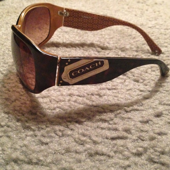 Authentic coach sunglasses with case! - Picture 2 of 4