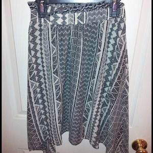 **TRADED***Bar III black and white skirt