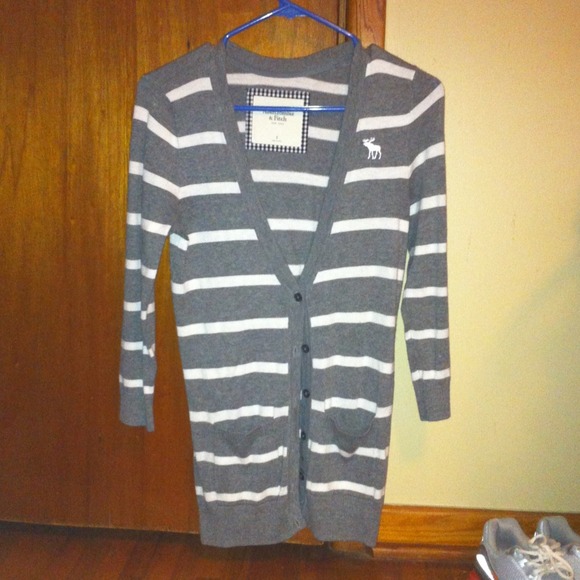 🔴SOLD🔴Abercrombie & Fitch Cardigan