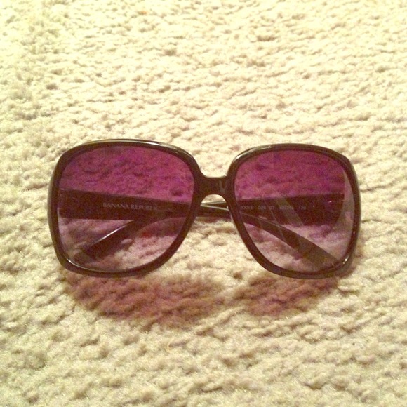 Banana republic sunglasses w/ case and lens cloth - Picture 1 of 4