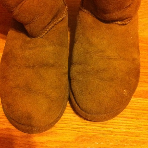 Authentic UGG Short Chestnut Boots - Picture 4 of 4