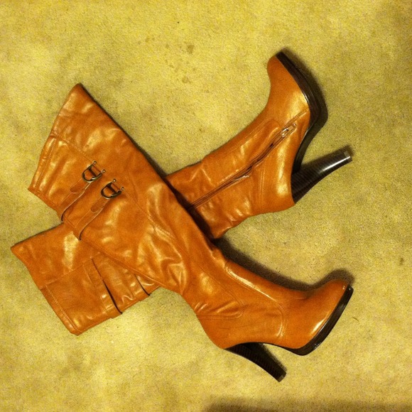 Boots - Picture 2 of 4