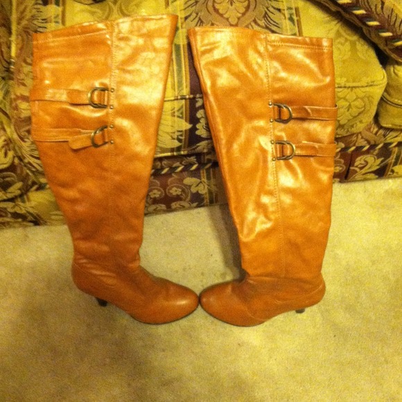 Boots - Picture 3 of 4