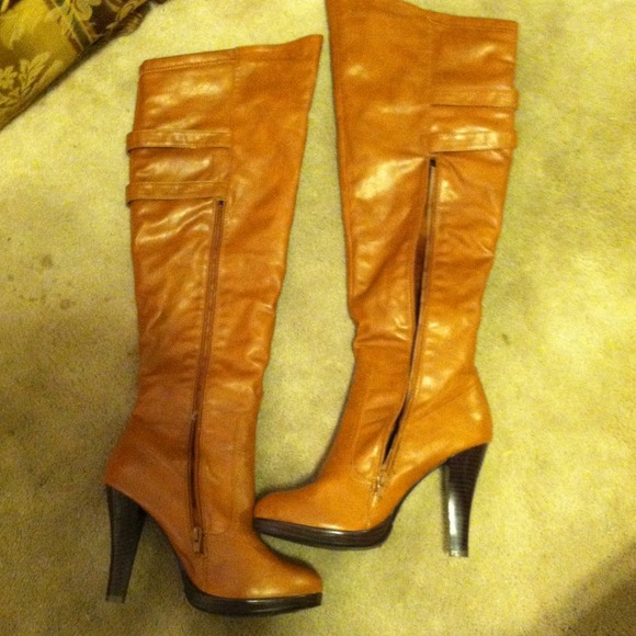 Boots - Picture 4 of 4