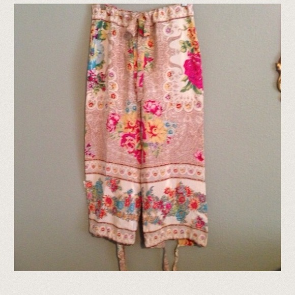 💋HOST PICK💋100% Silk Flower Print Plenty Pants