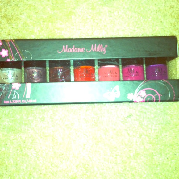 REDUCED! Madame Milly 7 piece nail set