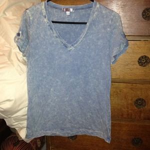 ❗❗SOLD IN BUNDLE ❗❗LOVE 21 Distressed Vneck!