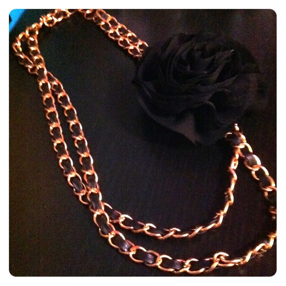 Chain Link Leather Necklace With Black Rose