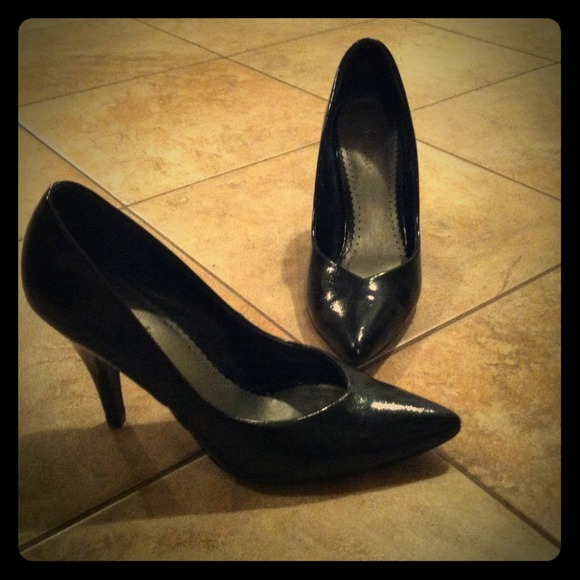 Black classic heels