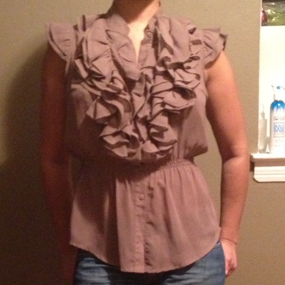 Sleeveless ruffle blouse