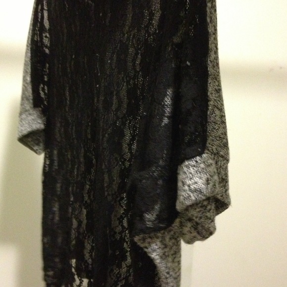 🎉REDUCED! Drape Collar Black & Gray Lace-Back Top - Picture 4 of 4