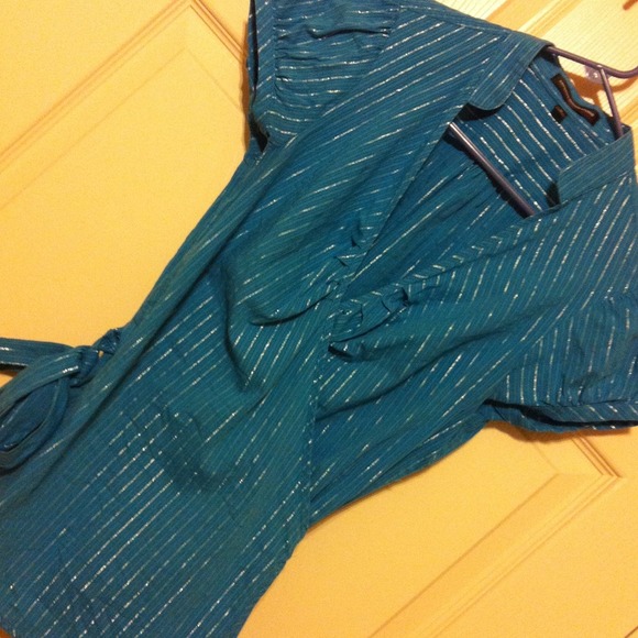 👏Sold in bundle!! express top - Picture 2 of 4