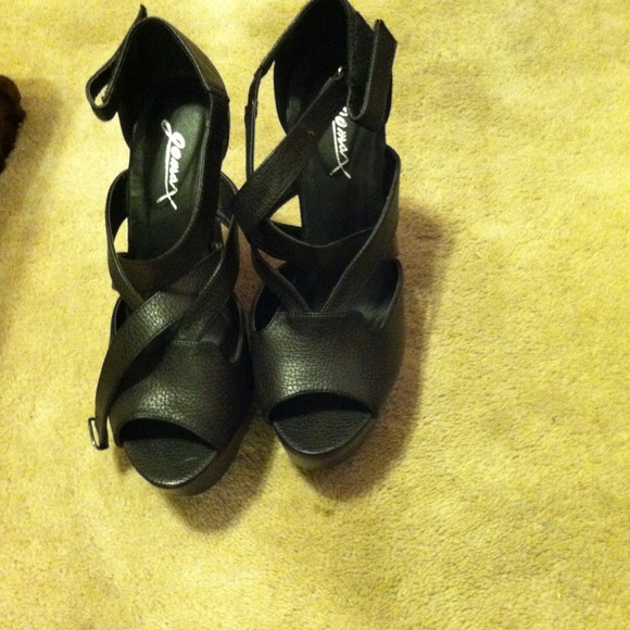 Heels - Picture 2 of 4
