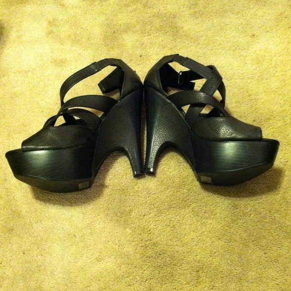 Heels - Picture 3 of 4