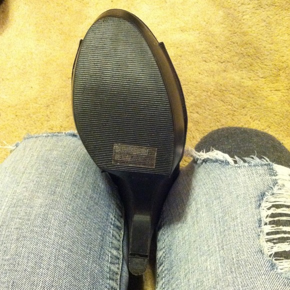 Heels - Picture 4 of 4