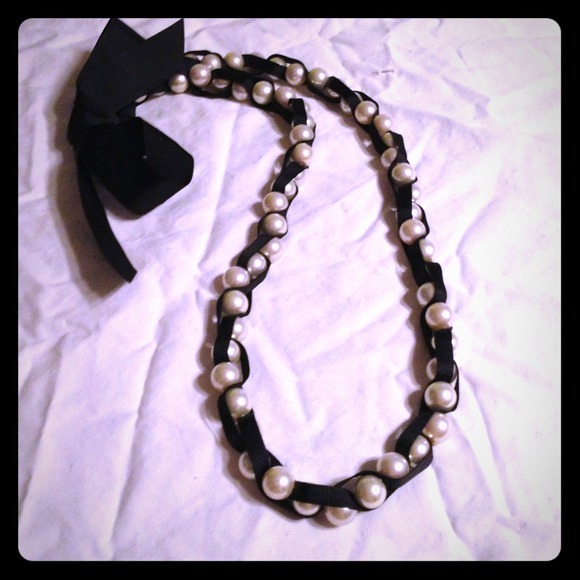 SOLD IN BUNDKE! Pearl fabric long strand necklace