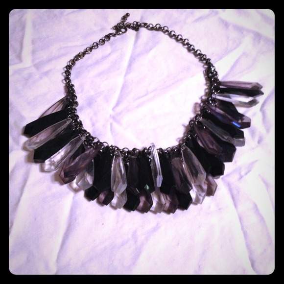 SOLD IN BUNDLE Stunning statement necklace
