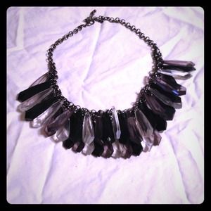 SOLD IN BUNDLE Stunning statement necklace