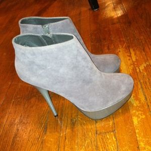 New never worn Stunning Faux suede grey booties!
