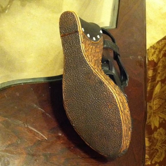 Heels - Picture 2 of 3