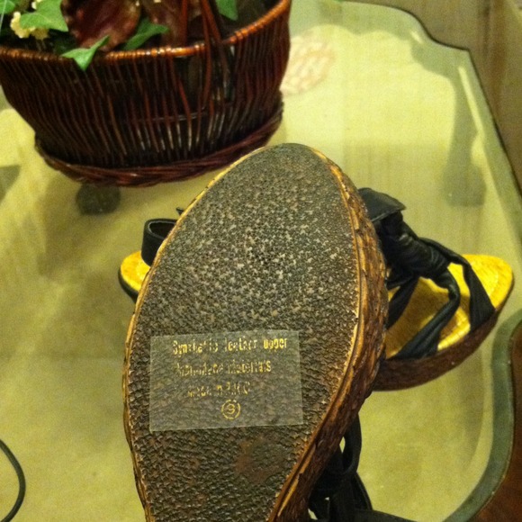 Heels - Picture 3 of 3